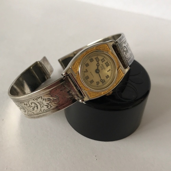 Vintage Accessories - 💥3/$15💥Vintage silver band watch